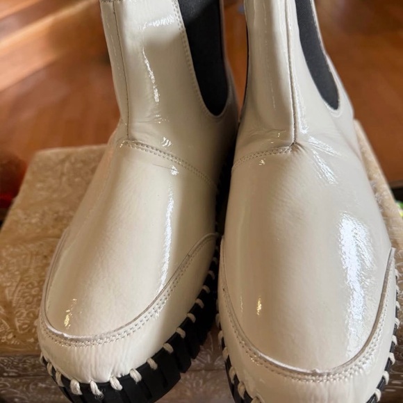 Ilse Jacobsen White Patent Chelsea Boots - Picture 3 of 7